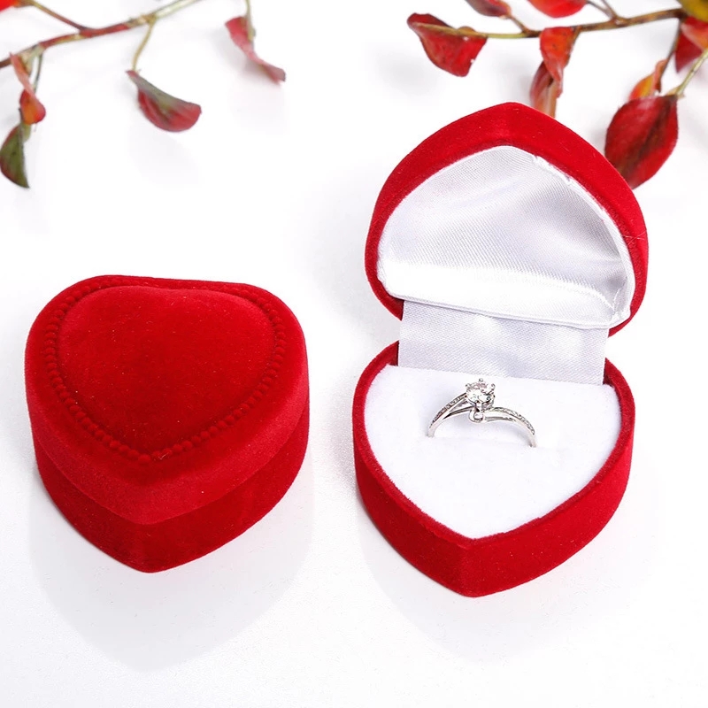 Caja Porta Anillo de Terciopelo Und Corazon Rojo